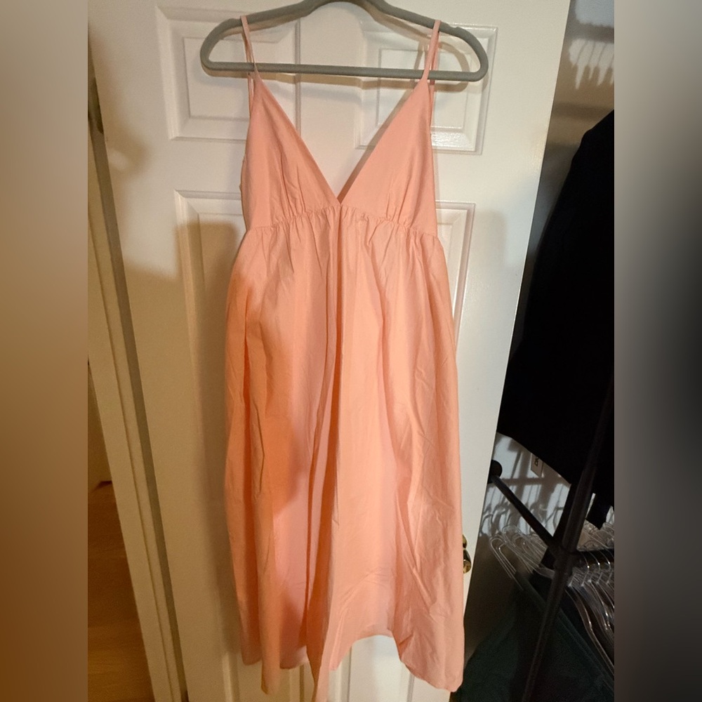 Chic backless V-neck maxi dress - medium NWOT